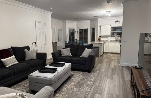 Starkville House | Newly Remodeled, Spacious, Close to MSU, Every bedroom has bathroom, King Bed