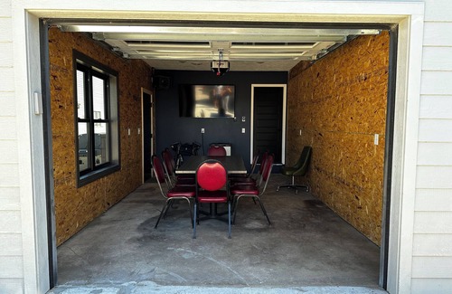 Hayes House | ~ NEWLY REMODELED~ Spacious 4-bedroom house with WiFi on beautiful Storm Lake