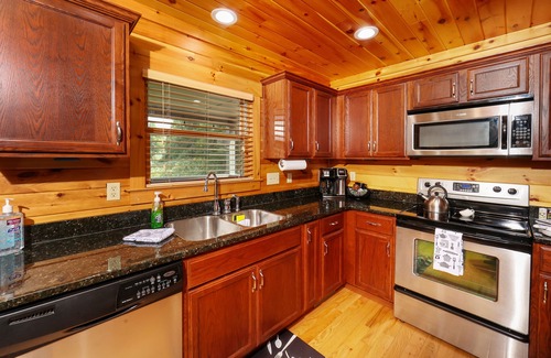 Townsend Cabin | Newly Remodeled- Spacious, Family-Friendly Cabin- Hot Tub, Arcade Room, Fire Pit