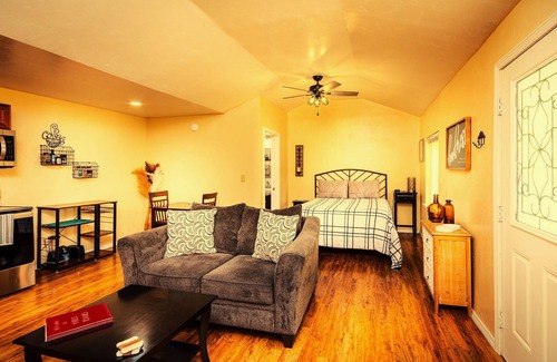 Three Rivers Cottage | Newly remodeled Studio Cottage, perfect for two!