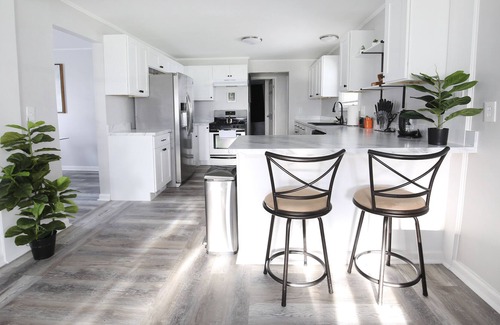 Burton House | Newly Remodeled Three Bed. Home Outside of Flint