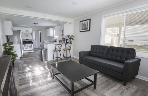 Burton House | Newly Remodeled Three Bed. Home Outside of Flint