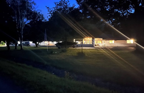 Houghton Lake House | Newly Remodeled! Unit 7 Just minutes from the Lake. One queen bed.