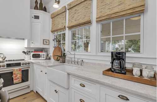 Greenville Cottage | Newly Remodeled Upscale Downtown Guest Cottage - 1br loft - Sleeps 6