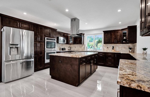 Fort Lauderdale House | Newly remodeled!*WATER FRONT*KING BEDS* HEATED POOL/2 MASTER BEDROOM*POOL TABLE!