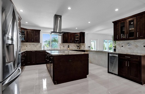 Fort Lauderdale House | Newly remodeled!*WATER FRONT*KING BEDS* HEATED POOL/2 MASTER BEDROOM*POOL TABLE!
