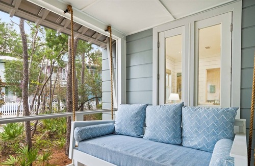 Cottage District House | Newly Remodeled Cottage District Home Nestled Next to WaterColor Tennis Courts & Seaside
