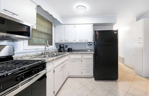 Miller Beach House | Newly Remodelled 3-BR Home w/Firepit and Grill