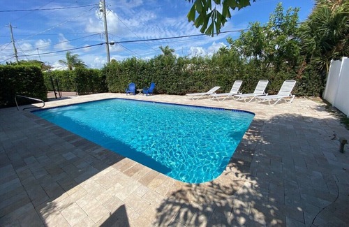 Lauderdale-by-the-Sea Apartment | Newly renovated and comfortable studio, a 2-3 minute walk from the beach in Lauderdale by the Sea