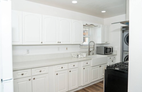 Harbor House | Newly Rennovated 3BR W/2BAS Home, in a quiet family-friendly neighborhood!