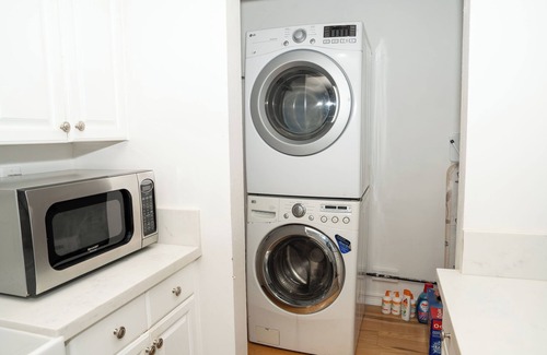 Harbor House | Newly Rennovated 3BR W/2BAS Home, in a quiet family-friendly neighborhood!