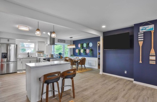 Maryland Heights House | Newly Reno! 11 Sleeps, Game Room, Picturable walls