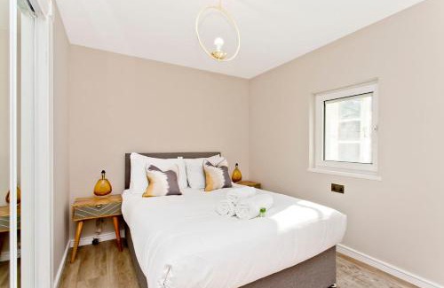 Old Town Apartment | Newly Reno'd 2 Bed with Free Parking