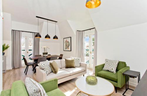 Old Town Apartment | Newly Reno'd 2 Bed with Free Parking