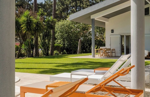 Charneca de Caparica e Sobreda Villa | Newly Renovated Beach Villann