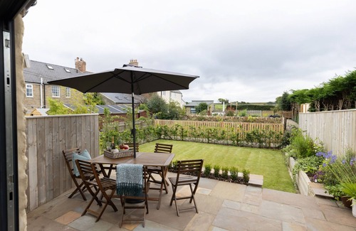 Hedley on the Hill Cottage | Newly renovated cottage -The Old Post Office