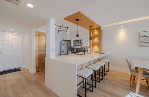 Panama City Beach Apartment | *NEWLY RENOVATED* Penthouse 3bd/3ba FREE beach chairs/tennis/pickleball/fitness