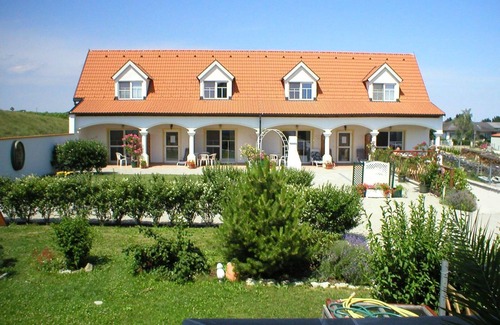 Morbisch am See Apartment | newly renovated modern balcony holiday apartment