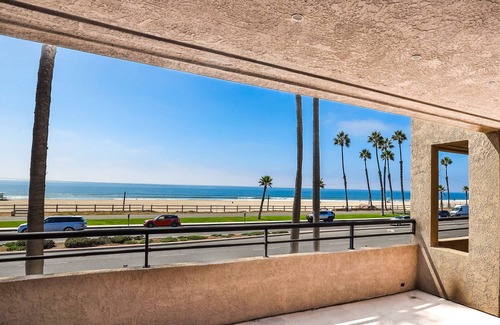 Huntington Beach Condo | Newly Renovated Beach Condo with Ocean Views!