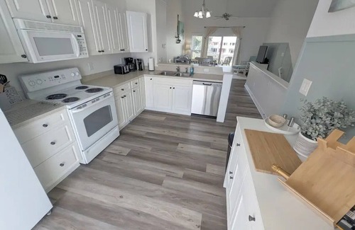 Bermuda Bay House | Newly Renovated Bermuda Bay Townhome