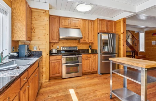 North Upper Truckee House | Newly Renovated House With Red Oak Hard Wood Floor Throughout, Pine Walls, Large Deck backs to Woodland