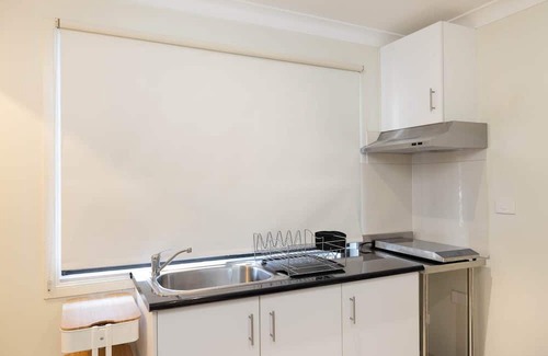 Sunnybank Apartment | Newly Renovated! 1 Bdr Apt w/AC! Parking! 5144D1