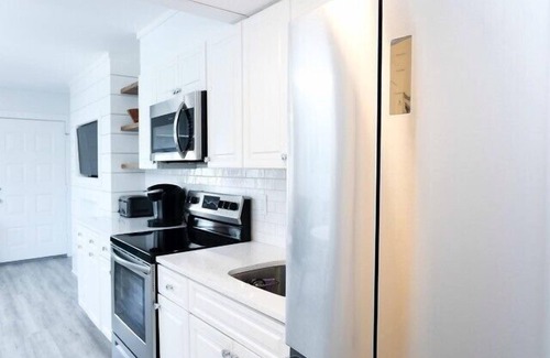 Admiral Estates Condo | Newly renovated 1 bedroom 1 bath Condo!
