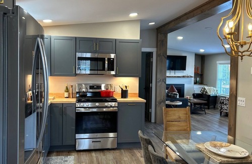 Colchester Cottage | Newly Renovated 2-bedroom cottage in Colchester with Beach Access, WiFi, AC