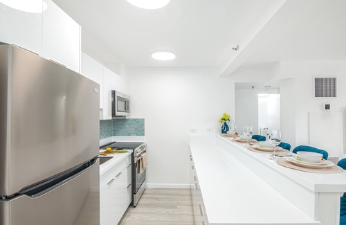 Diamond Head - Kapahulu - St. Louis Condo | Newly Renovated 2 Bedroom Condo, 1 Block to Waikiki Beach, Free Parking