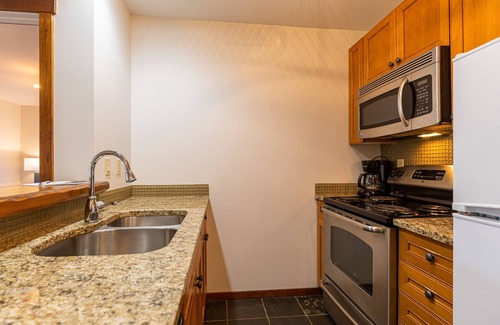 East Kootenay Condo | Newly Renovated 2 Bedroom Ski In/Out l Sleeps 5 Adults
