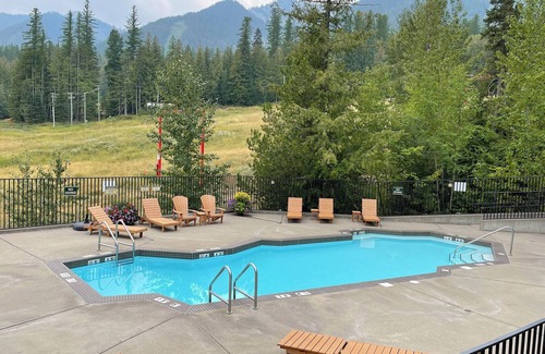 East Kootenay Condo | Newly Renovated 2 Bedroom Ski In/Out l Sleeps 5 Adults