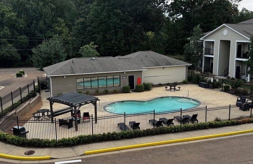 Oxford Condo | Newly renovated 2 bedroom 2 bathroom condo in Oxford with WiFi