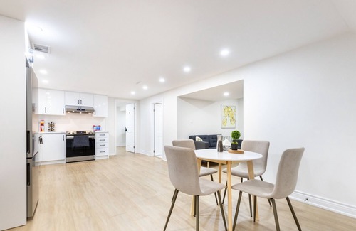 Richmond Hill House | Newly renovated 2 bedroom suite lower level.
