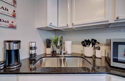 Central Oklahoma City Apartment | Newly Renovated 2 Bed Condo! Minutes away from the heart of Oklahoma City