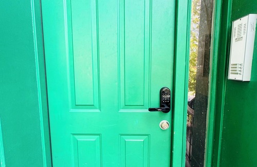 Sheffield and DePaul Apartment | Newly Renovated 2BR Unit Near DePaul University