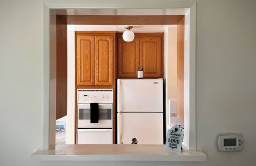 Del Aire House | Newly renovated 3 bdr home. Just 15 min to the beach, 24 hour pancakes & SpaceX.