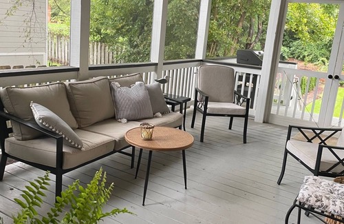 Athens House | Newly renovated 3 bedroom 5 points house/short walk to UGA stadium