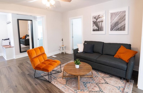 Independence House | Newly Renovated 3BR with Private Yard and Parking!