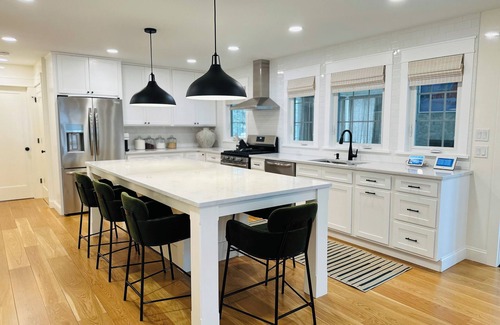 Deerfield House | Newly renovated 3bedroom 2bath house near Deerfield Academy Behmis, Eagle Brook