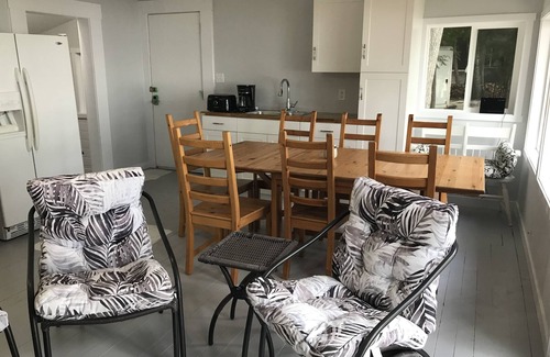 Whitewater Region Cottage | Newly Renovated 4 Bedcottage on the Ottawa River with Sandy Beaches & Warm Water