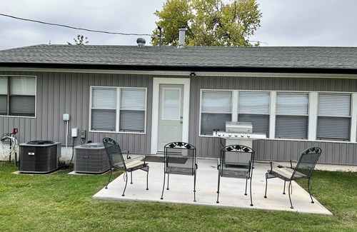 Kingston House | Newly Renovated 4-bedroom house is a 5 minute walk to Buncombe Creek Marina