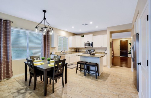 Westwing Mountain House | Newly Renovated 4 Bedroom House near hiking and lots of restaurants