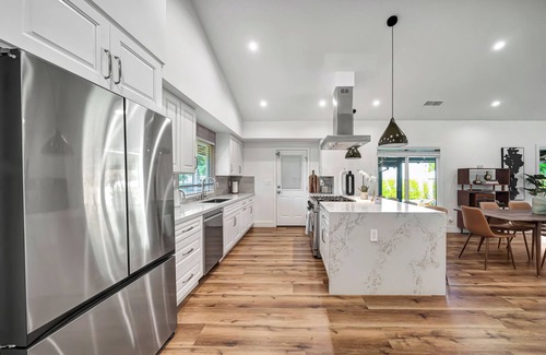 Woodland Hills House | Newly Renovated 4BR House W/Pool+Spa & Central!