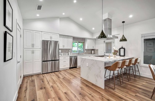 Woodland Hills House | Newly Renovated 4BR House W/Pool+Spa & Central!
