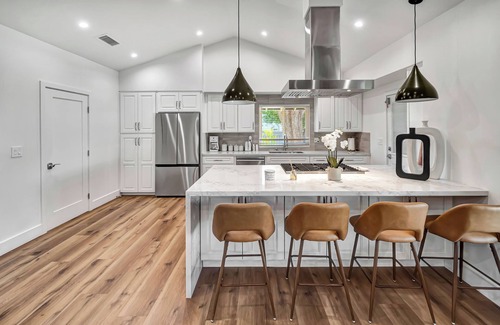 Woodland Hills House | Newly Renovated 4BR House W/Pool+Spa & Central!