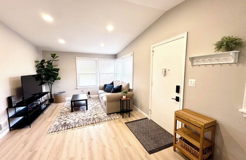 West Falls Church House | Newly Renovated 5 Bedroom/2 Bath/2 Kitchen Home