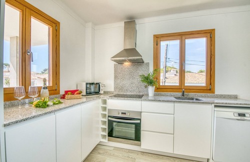 Muro Apartment | Newly renovated 80 m from the beach.