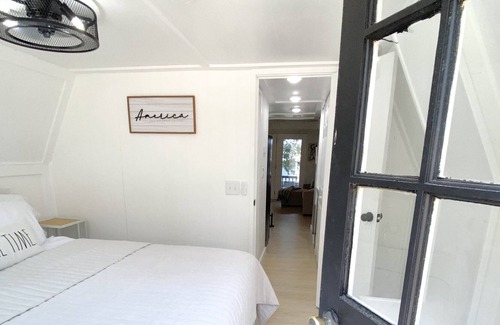 Lampe House | Newly Renovated A-frame cabin, minutes from the lake