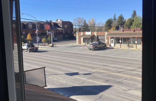 Pinedale Apartment | Newly renovated apartment in the heart of Pinedale!