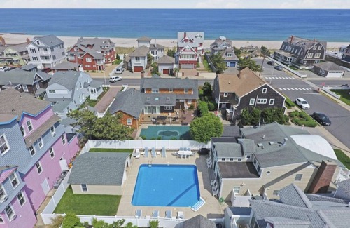 Avon House | Newly Renovated Bay Head Family Escape Steps to Quiet Beach with Pool